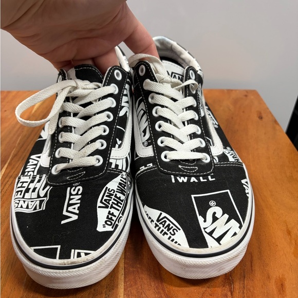 Vans Graphic Off the Wall Sneakers - Picture 2 of 5